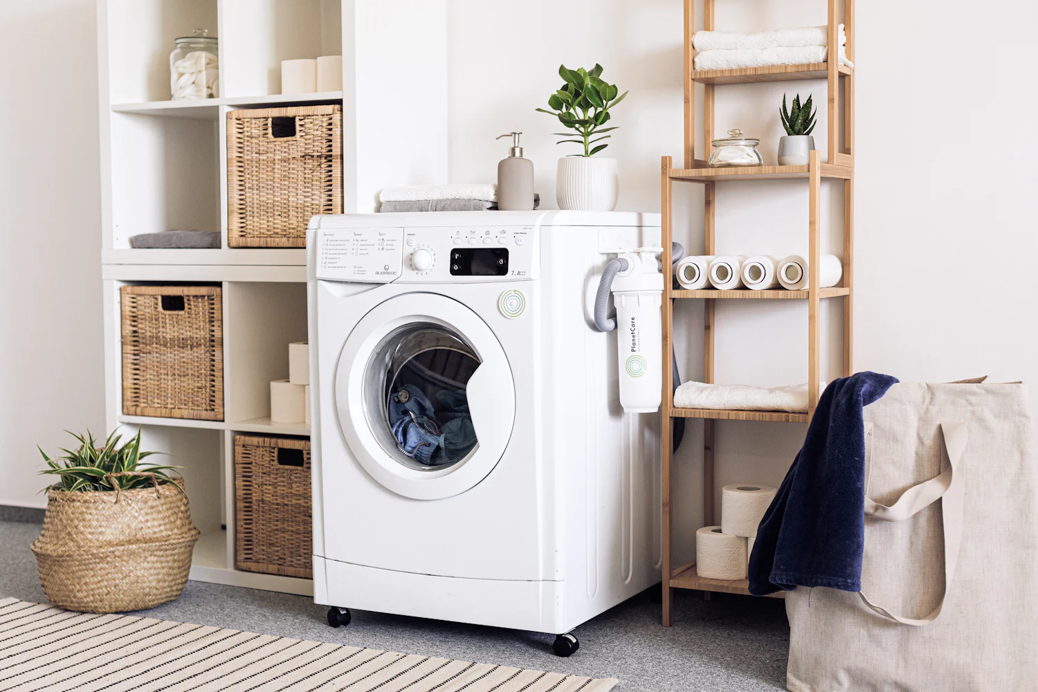 Professional hot water extraction carpet cleaning in a Medford, Oregon living room